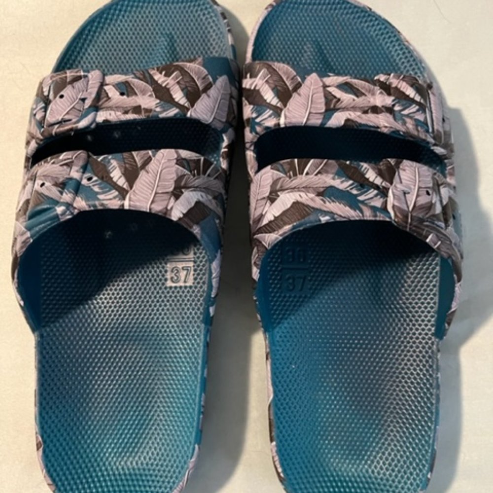 Freedom Moses Two Band Hawaii Slide Sandals Vegan/Cruelty Free NWOT